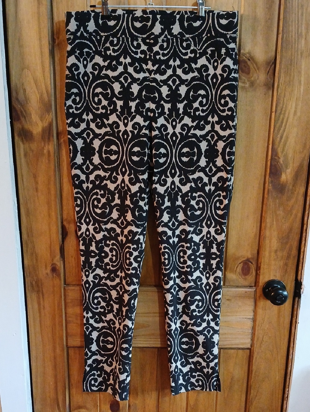 Joseph Ribkoff Black & Cream Damask Print Stretch Pants - 12